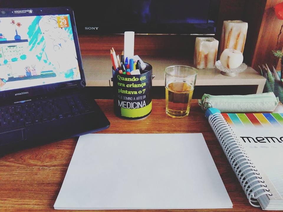 mesa-de-estudos-o-antes-de-amanha.jpg